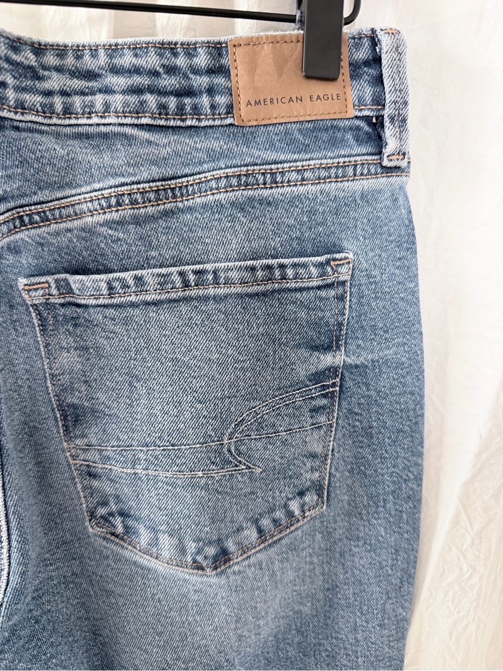 American Eagle Outfitters Medium Wash Skinny Jeans - Picture 7 of 11